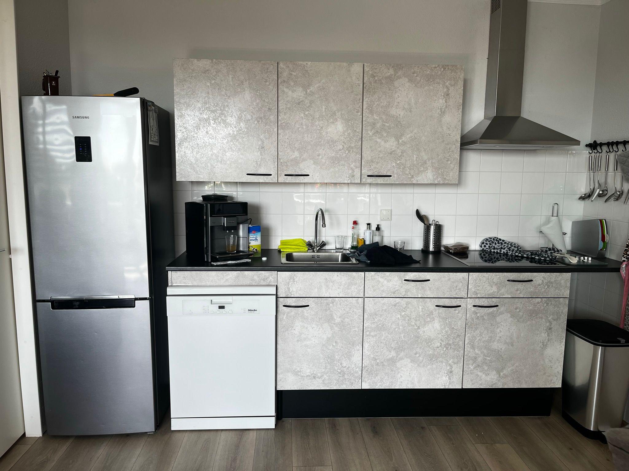 Van witte keuken naar betonlook keuken